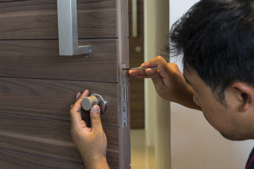 Ouvrir une porte claquée
