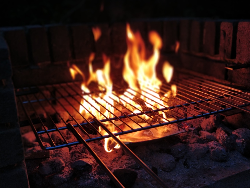 Comment allumer facilement un barbecue au charbon ? La Maison Vivante