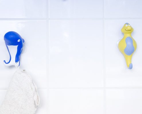 enfant salle de bain