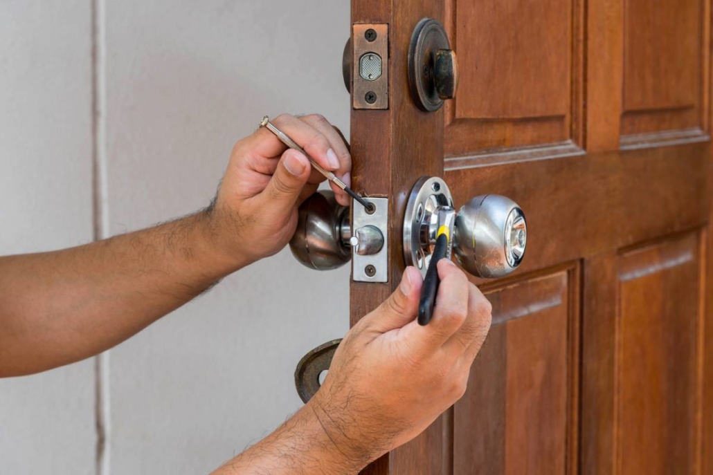 Ouvrir une porte claquée