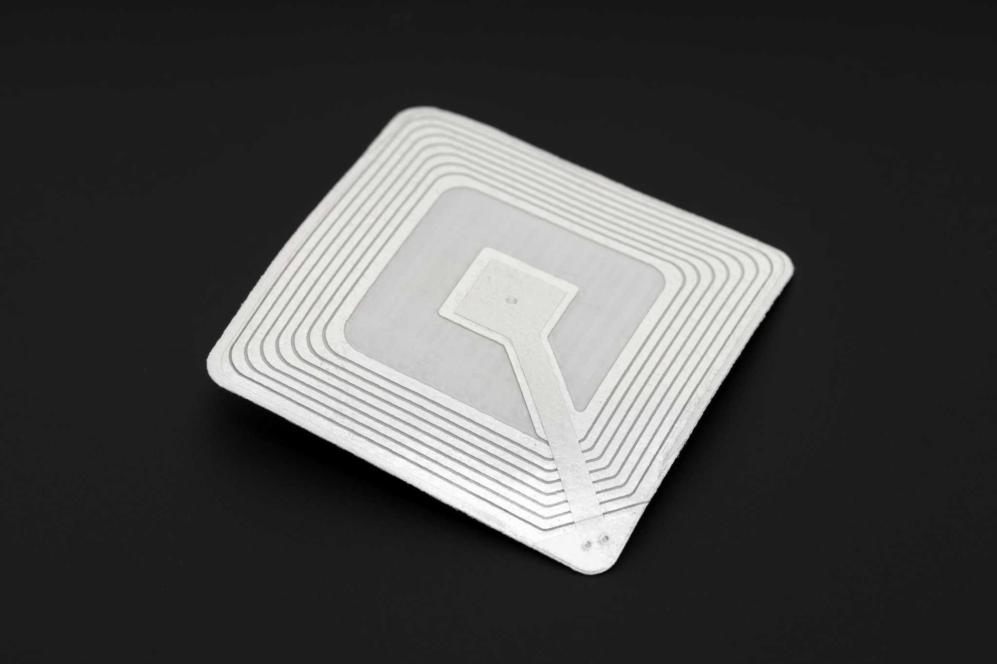 Comment fonctionne une étiquette RFID ?  La Maison Vivante