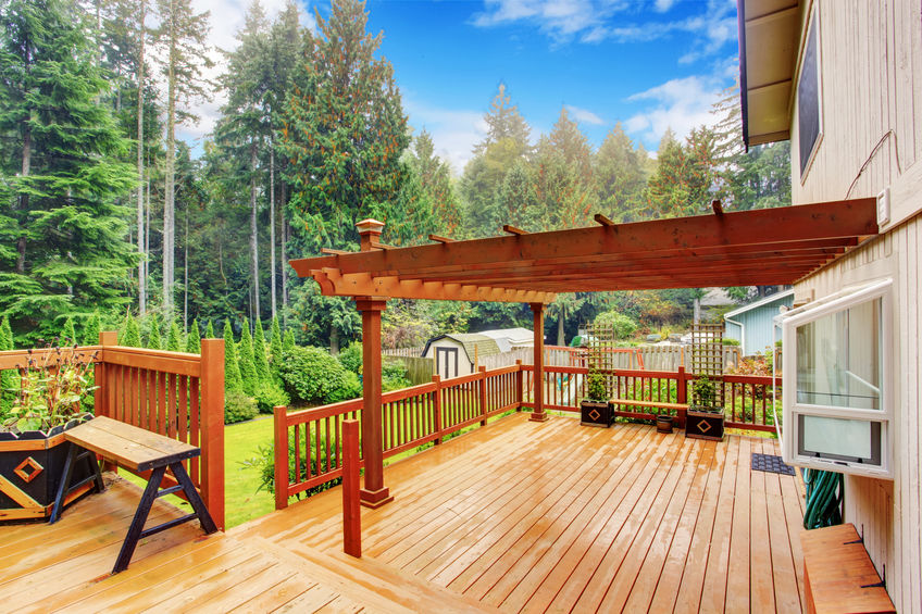 Comment aménager une terrasse en bois dans votre jardin ?