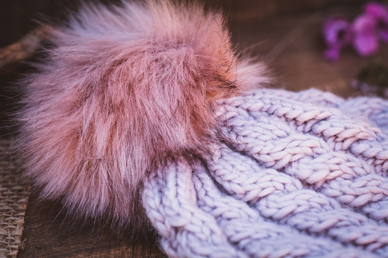 Bonnet pompon femme : Elégance du cachemire bonnet pompom femme