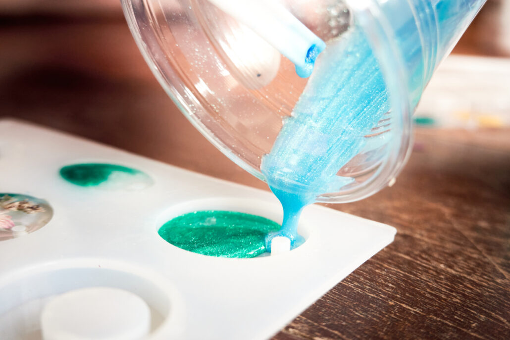 DIY en époxy : comment colorer la résine ?